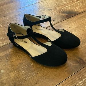 Y-Not Black T-Strap Velcro Wedge faux Suede Dress Shoes size 2